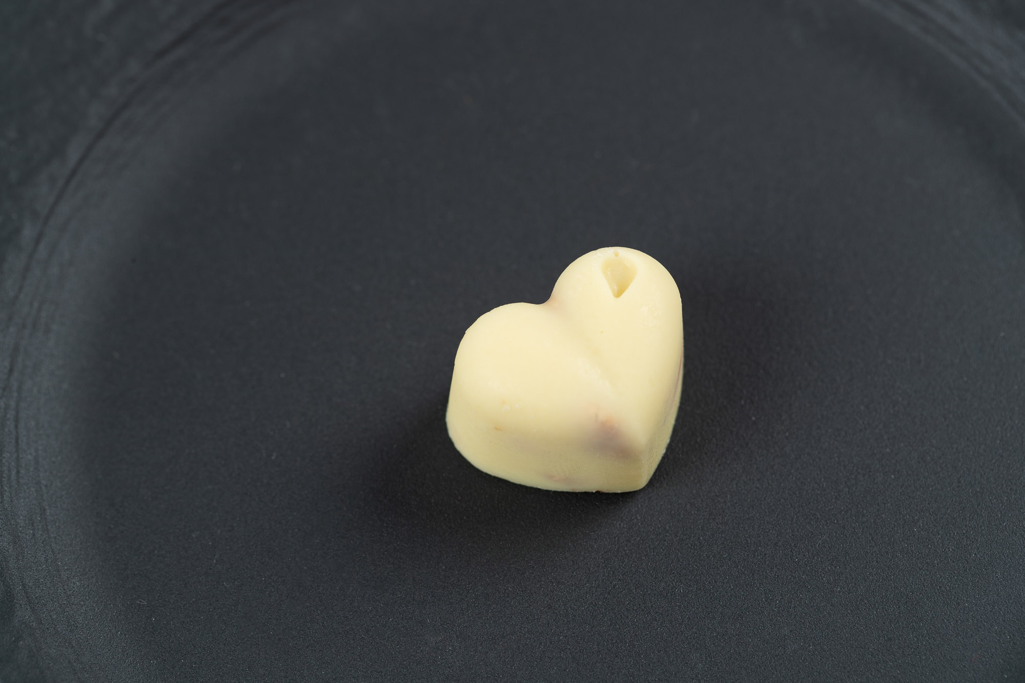 Nussfreies Praliné mit Pinienkerne, weiss